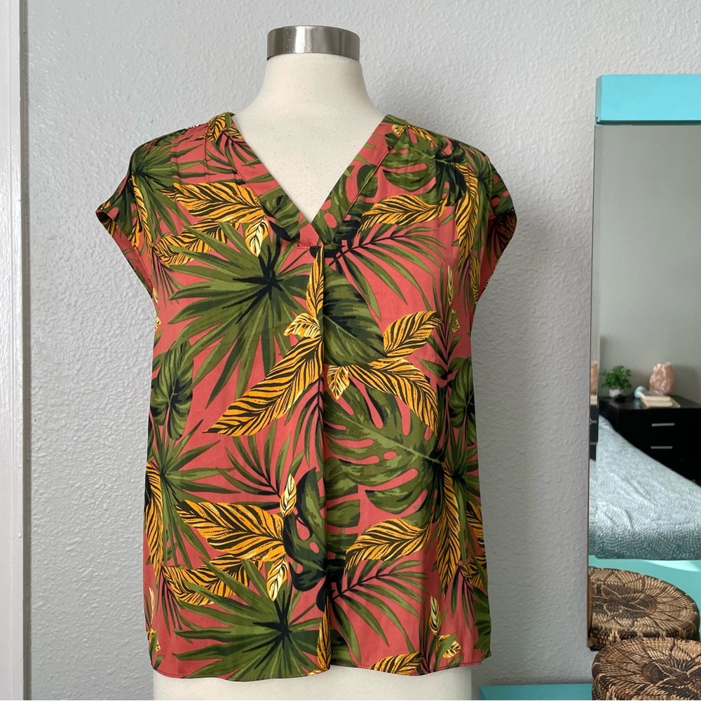NWT Maison d’Amelie Paris Coral Tropical Print Cap-Sleeve V-Neck Blouse Top New